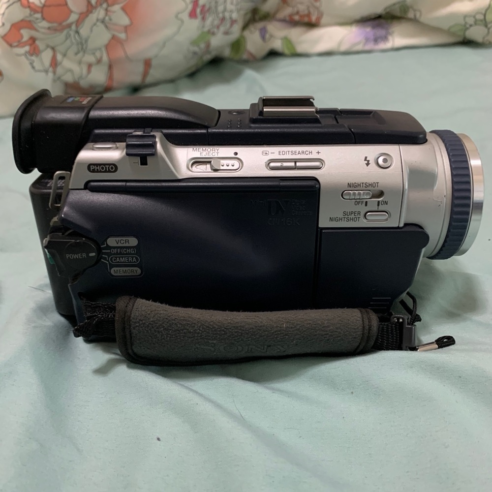 Video camera - Picture 5 of 5